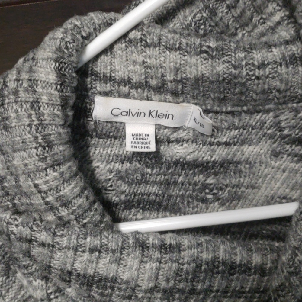 Nice sweater - Picture 2 of 3